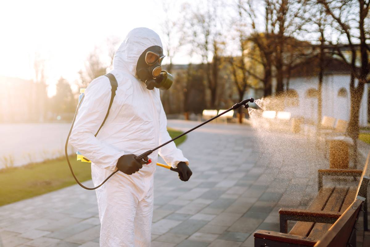 man-wearing-protective-suit-disinfecting-public-pl-2023-11-27-05-14-13-utc(arti)