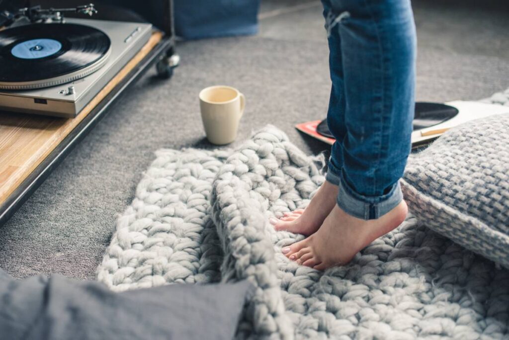 partial-view-of-young-barefoot-woman-standing-on-k-2024-11-19-15-59-53-utc (1)