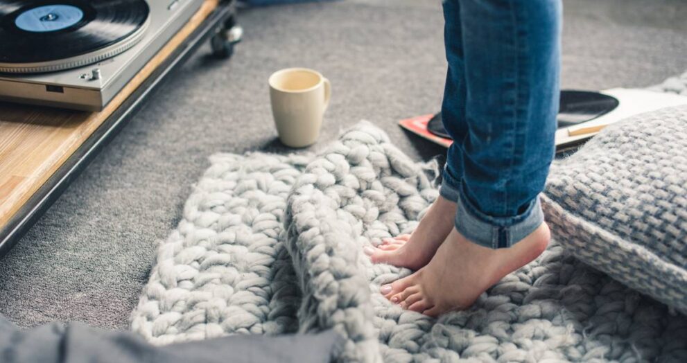 partial-view-of-young-barefoot-woman-standing-on-k-2024-11-19-15-59-53-utc (1)