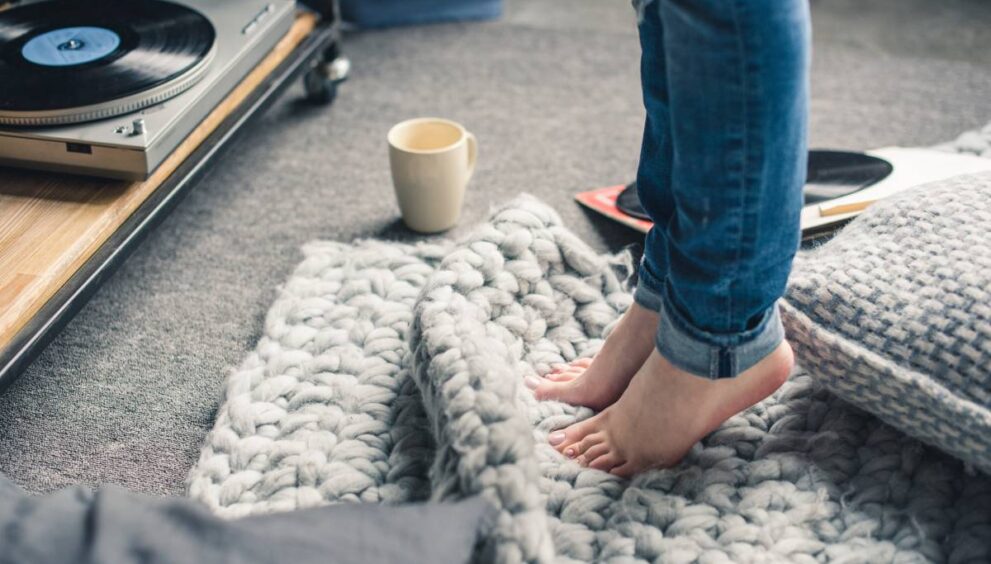 partial-view-of-young-barefoot-woman-standing-on-k-2024-11-19-15-59-53-utc (1)